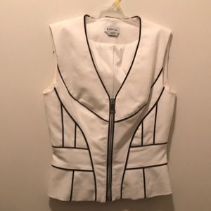 Bebe white zipper front vest style top. Size 2.